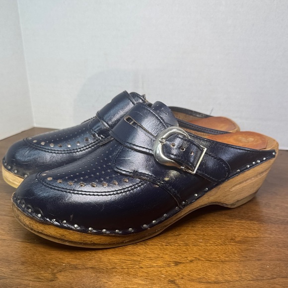 Bastad Toffeln Shoes - Vintage 70s Womens Bastad Toffeln Wooden Navy Blue Leather Buckle Clogs, sz 38